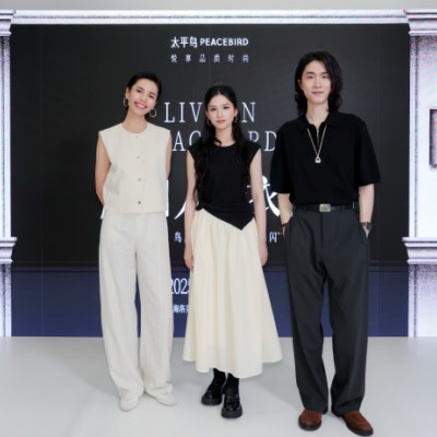 太平鸟2025夏季快闪「Live in PEACEBIRD质启人生衣橱」,点亮上海外滩源 太平鸟2025夏季快闪「Live in PEACEBIRD质启人生衣橱」,点亮上海外滩源