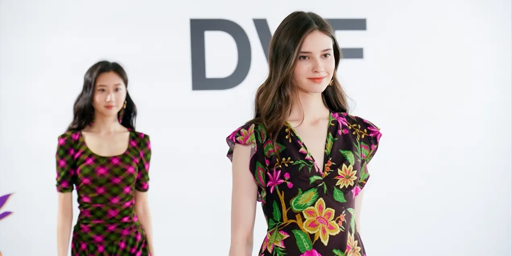 春日DVF · 繁花不设限 DVF 2026早秋系列时装秀及预览在北京举办